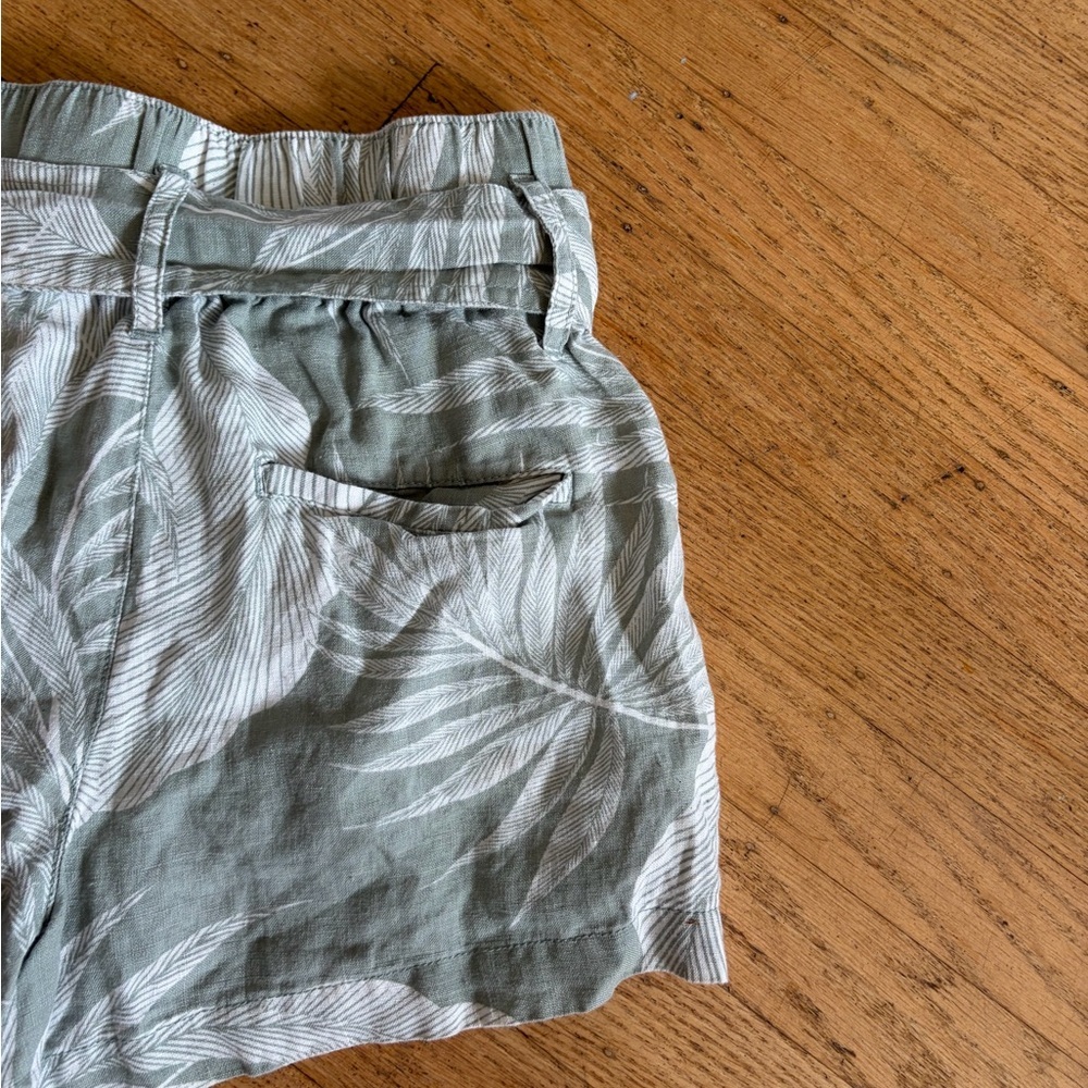 Tahari 100% linen shorts palm leaf tropical with faux turtle shell grommet belt - Picture 10 of 11